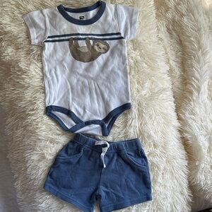 Adorable Sloth Baby Onesie and Shorts Set size 3-6m